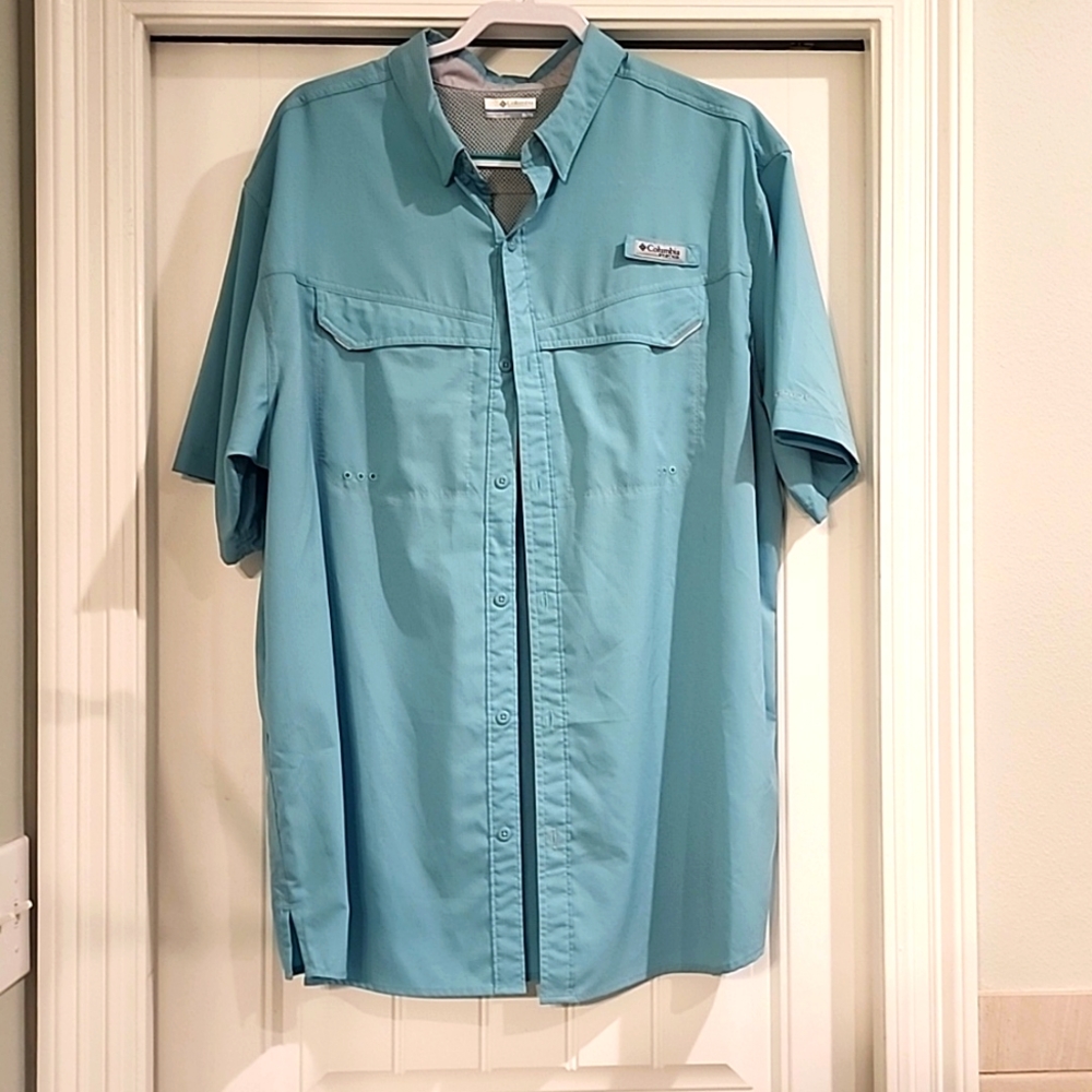 Never worn aqua color Columbia mens xl shirt